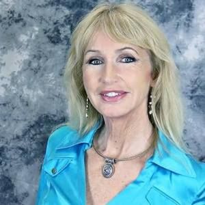 Meet your Posher, Jovena